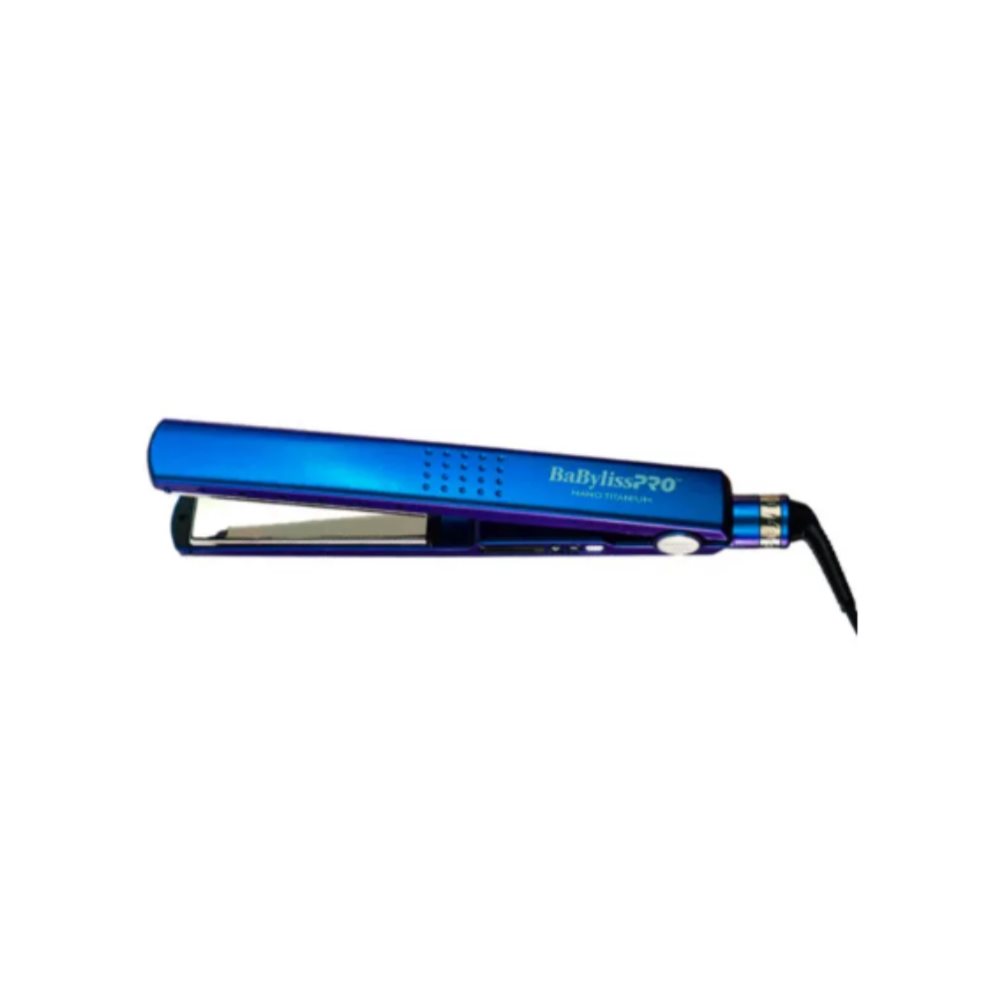 PLANCHA DIGITAL AZUL METALIZADA 1 ¼» BaBylissPRO Caja x 1 Plancha con placas de Nano Titanium de 1 1/4″, la más vendida del mercado, por su innovador diseño, que llega a la raíz del cabello, dando como resultado alisados más estilizados y con mejor control d