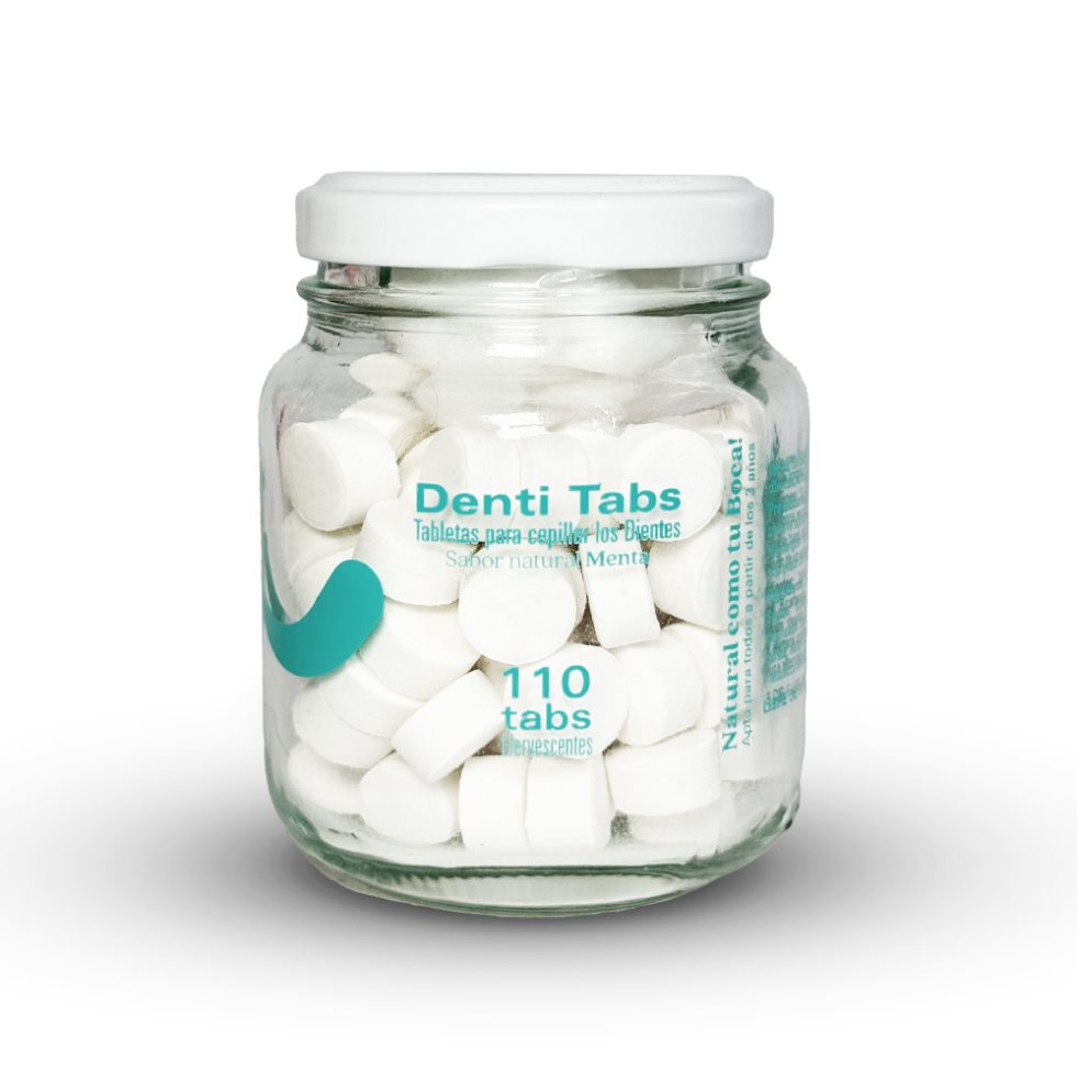 DENTI TABS, crema dental en tabletas para cepillar los dientes DENTI ESSENCE Frasco x 110 tabletas Modo de uso: Coloque una tableta en la boca, al morderla libera espuma biodegradable con un sabor natural y delicioso, cepille los dientes y luego enjuague
Formuladas con menta natural y aceites esenc