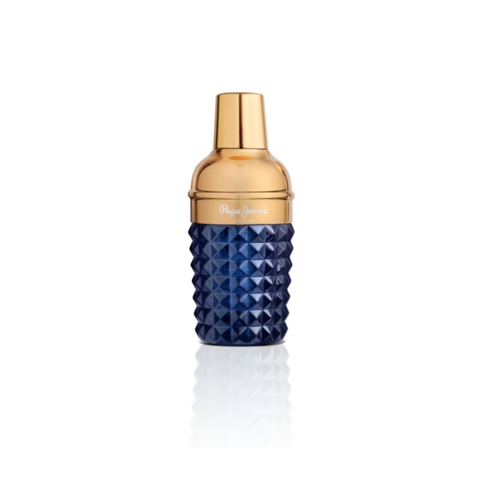 PEPE JEANS CELEBRATE FOR HIM EDP 100ML PEPE JEANS CAJA x 1 Hábilmente elaborado, esta fragancia masculina se abre con una explosión refrescante de grosella negra y lima. Este comienzo vigorizante transita sin esfuerzo hacia un corazón que es una mezcla comple