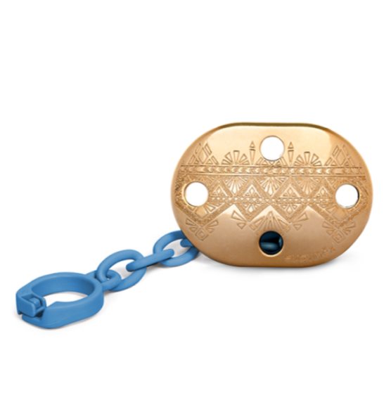 Suavinex Broche Couture Azul Oscuro Suavinex Caja x 1 Elegancia y seguridad en un solo accesorio. El Broche Couture de Suavinex no solo mantiene el chupete siempre a mano, sino que añade un toque de estilo único a cada look de tu bebé. Su diseño exclusiv