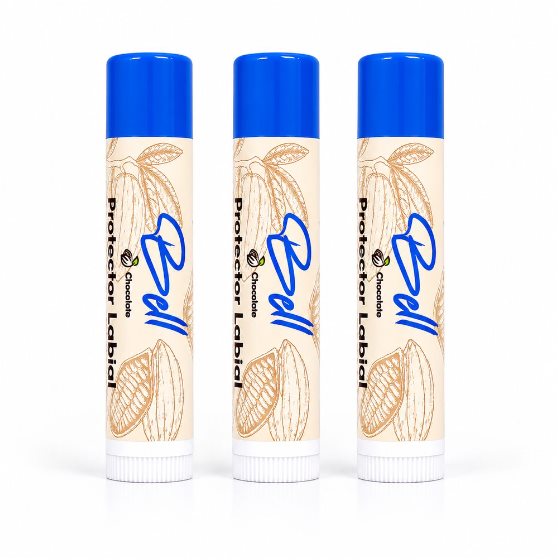 Pack x 3 Protector labial Bell Barra x 3 Protector Labial BELL. Su fórmula enriquecida con manteca de cacao, manteca de karité, vitamina E, cera de abejas y cera de carnauba ayuda a nutrir profundamente, prevenir la resequedad y brindar una