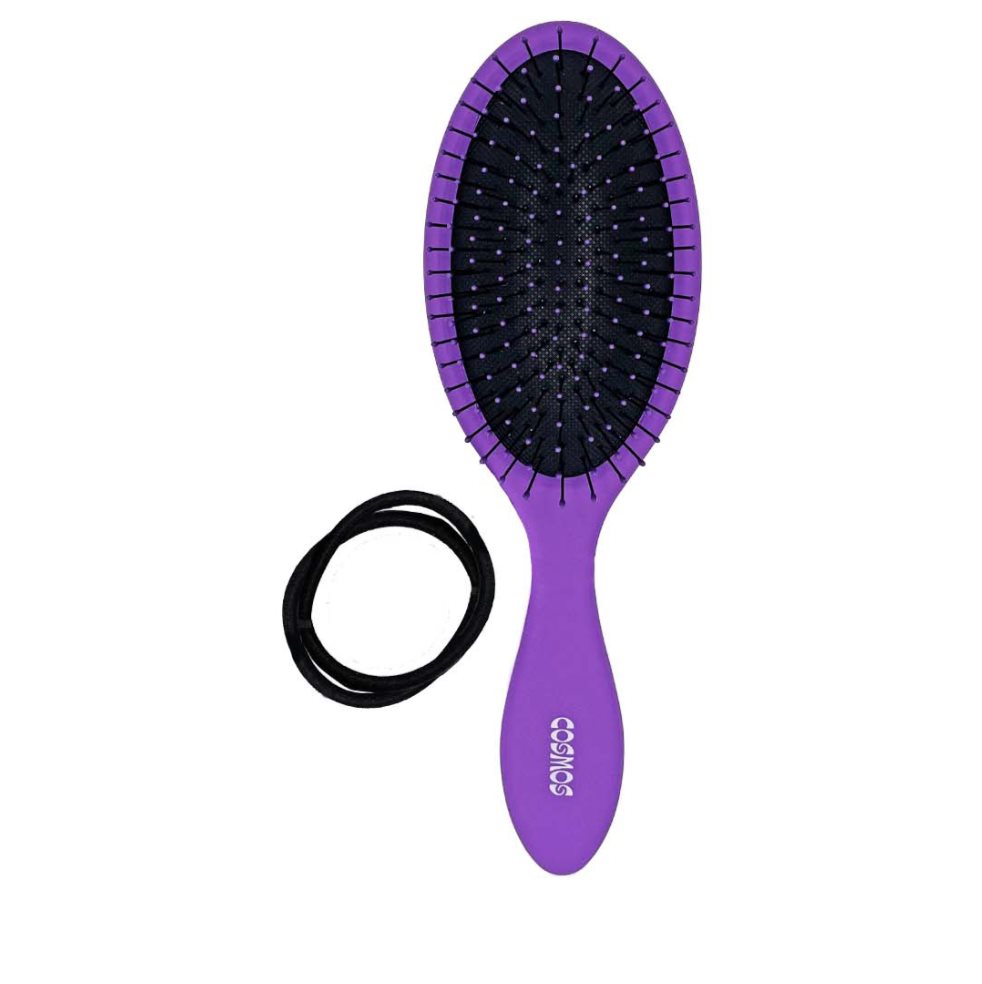 CEPILLO DE COJÍN REDONDO TODO TIPO DE CABELLO COSMOS Cosmos Caja x 1 Este Cepillo de Cojín Redondo es ideal para todo tipo de cabello, ya que su superficie suave y con microbucle suaviza y alinea perfectamente. Olvídate de enredos y daños, y disfruta de un cabello suav