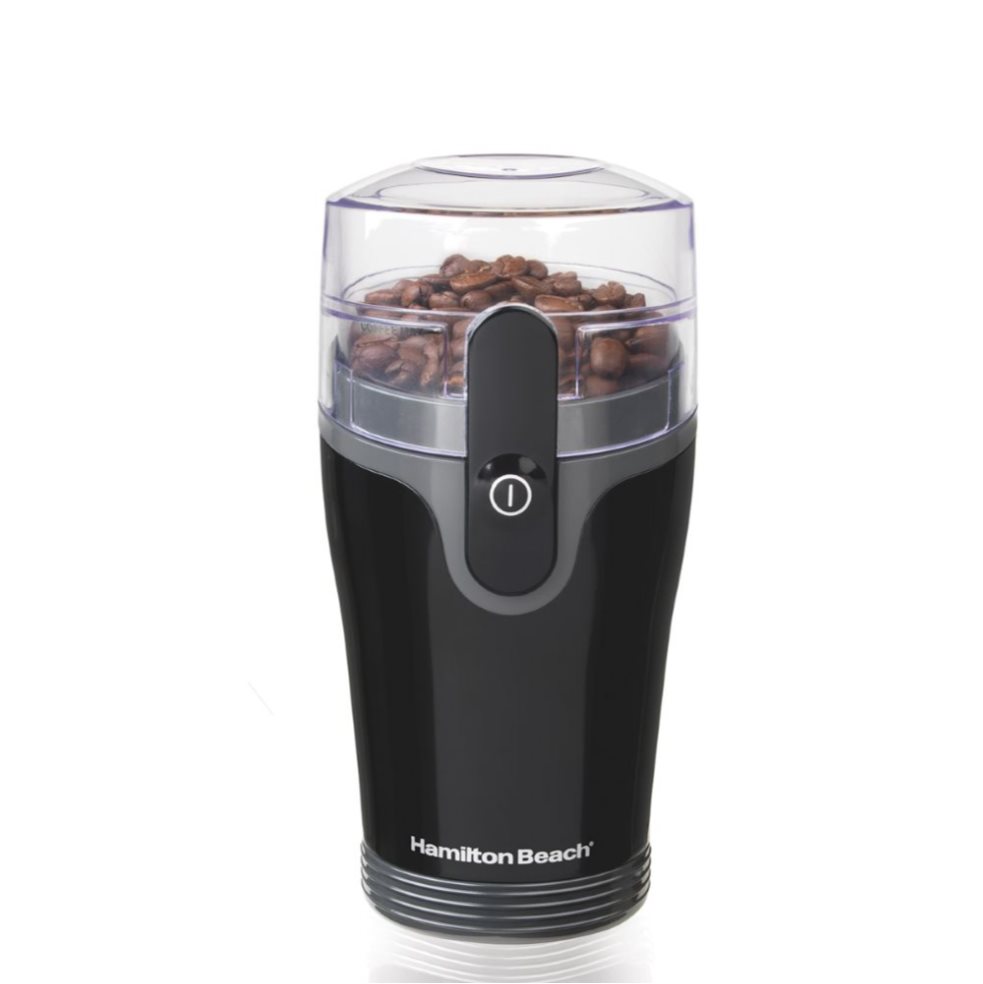 Moledor De Cafe Hamilton Beach 80335R Hamilton Beach Caja x 1und Disfruta de café recién molido en segundos con solo presionar un botón. Su potente motor y cuchillas de acero inoxidable trituran granos de café y especias con rapidez, permitiéndote ajustar la textur