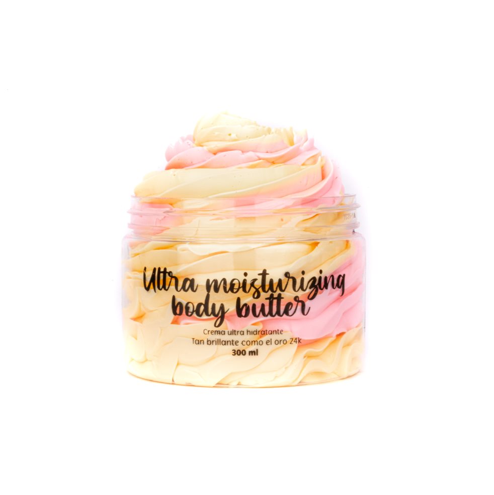 BODY BUTTER 300 ML COCONUT KOCTAIL  /  MANTEQUILLA CORPORAL FILAJ BEUTY  TERMOSELLADO x 1 Un verdadero festín de nutrición para tu piel. Nuestra Body Butter de textura densa y untuosa está formulada con manteca de karité y aceites naturales,para reparar y fortalecer la barrera cutánea. Dis
