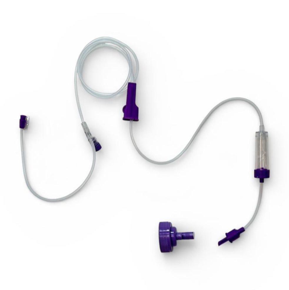 Línea para Administración de Alimentación Enteral con Conector EnFit y Tapa Rosca Estéril GOTHAPLAST PAQUETE X 1 UND x 1und Línea para administración de alimentación enteral por gravedad, diseñada para infundir nutrición desde contenedores hacia el paciente. Conformada por tubo flexible con conectores y adaptadores tipo En