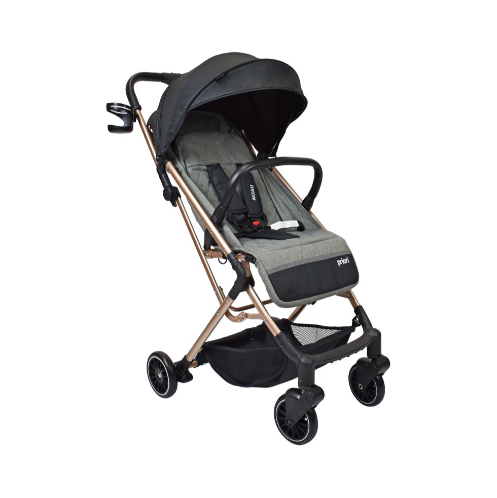 Coche Bebe Compacto Noah Priori Negro PRIORI Caja x 1 El coche de bebé Priori Noah es una opción ideal para los padres que buscan comodidad, seguridad y estilo en un solo producto. Diseñado con un chasis ligero y plegable, facilita su transporte y almace